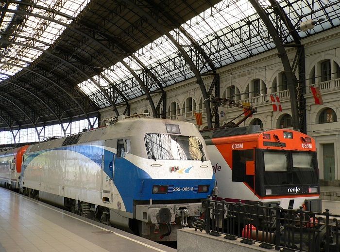 レンフェって スペイン国鉄 バルセロナ国有鉄道の駅情報 ２０２２年 バルセロナ観光 フリープランなら カタルーニャ観光